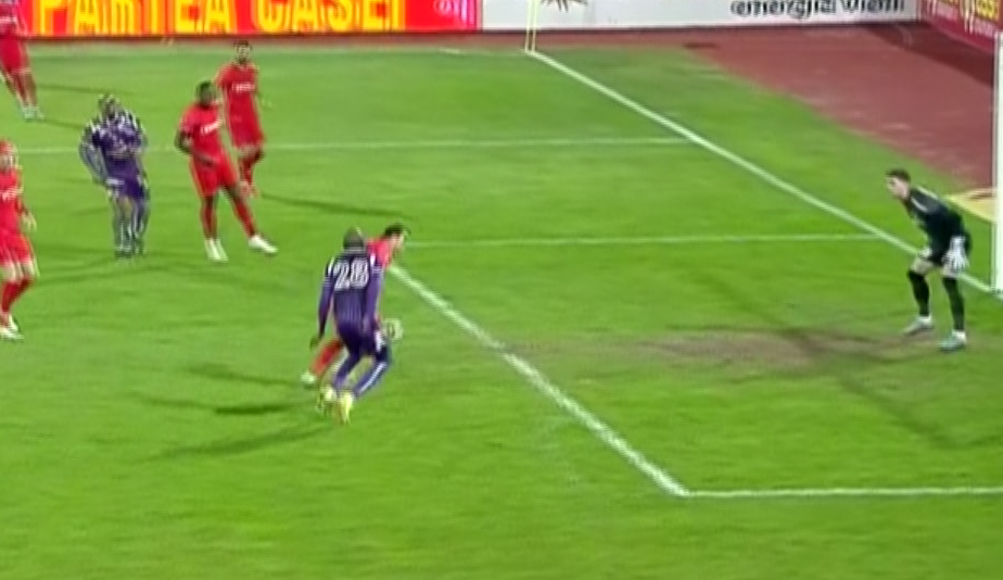 Risto Radunovic, gafă uriașă în FC Argeș – FCSB! Fundașul a dat pe lângă minge, iar piteștenii au marcat