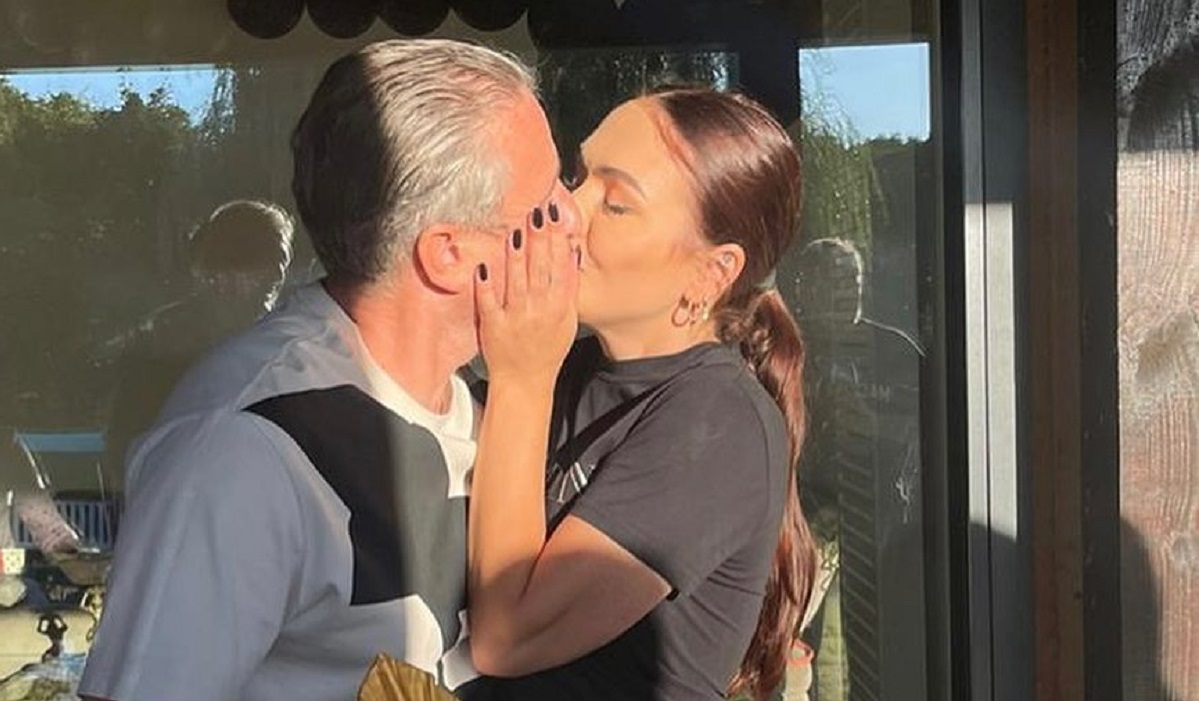 Laurenţiu Reghecampf, imagine în care o sărută pe Corina Caciuc