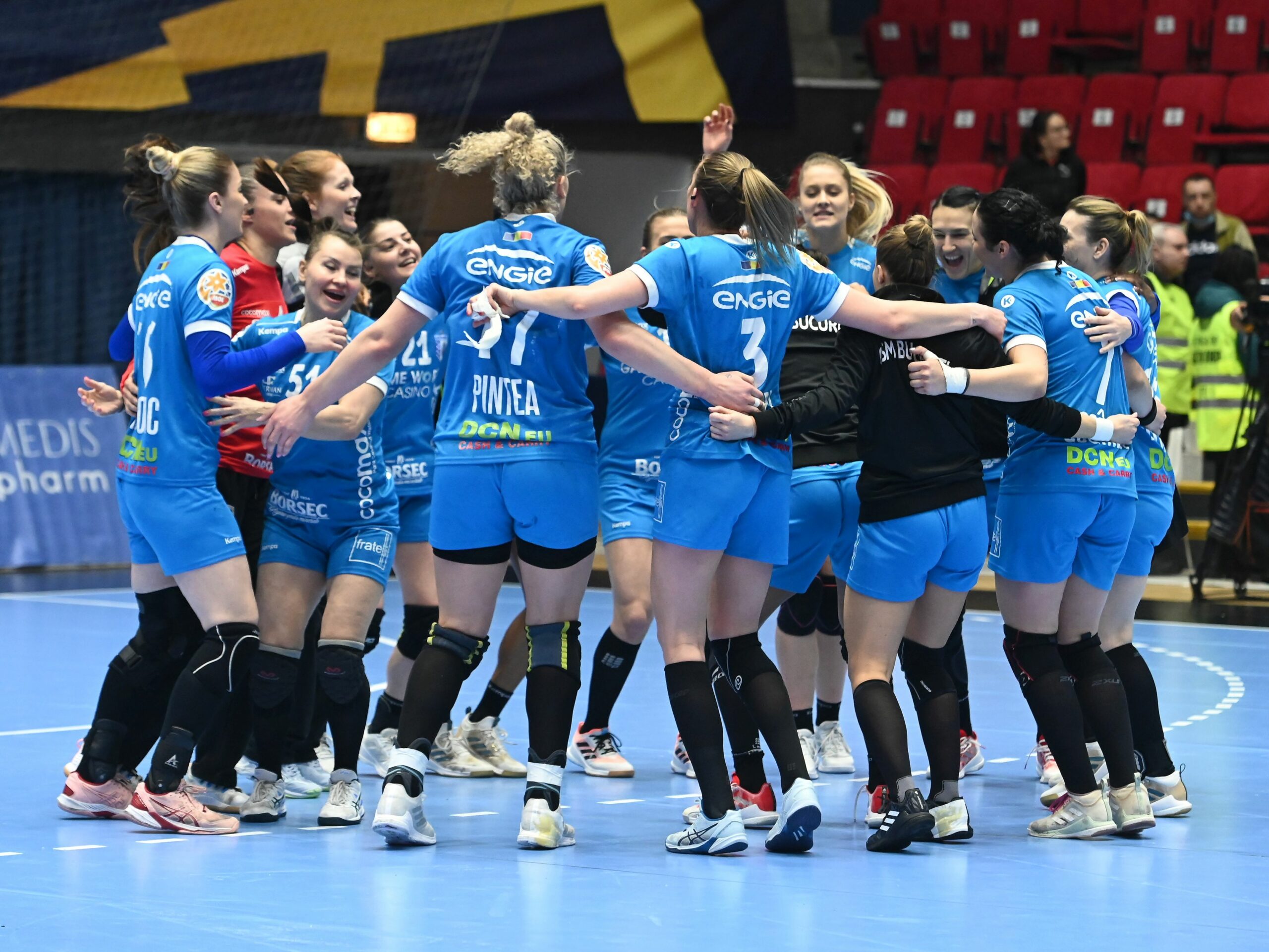 CSM Bucureşti şi Gloria Bistriţa sunt primele două echipe calificate în semifinalele Cupei României la handbal feminin