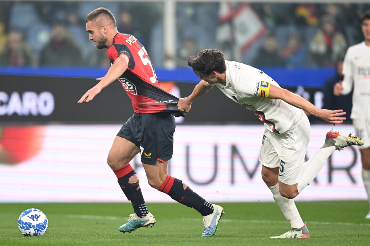 Ce note au primit Radu Drăgușin și George Pușcaș, după ce au marcat în Genoa – Cosenza 4-0: „A prins gustul golului/A închis meciul!