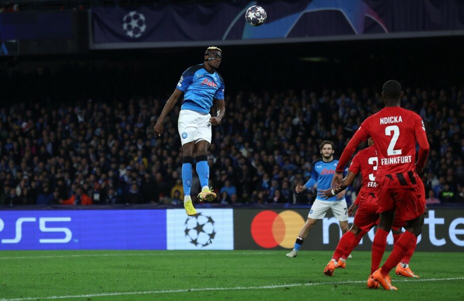 Victor Osimhen a bifat un record istoric pentru Napoli! Nigerianul a marcat o „dublă” contra lui Frankfurt, apoi le-a dat emoții fanilor. A urlat de durere