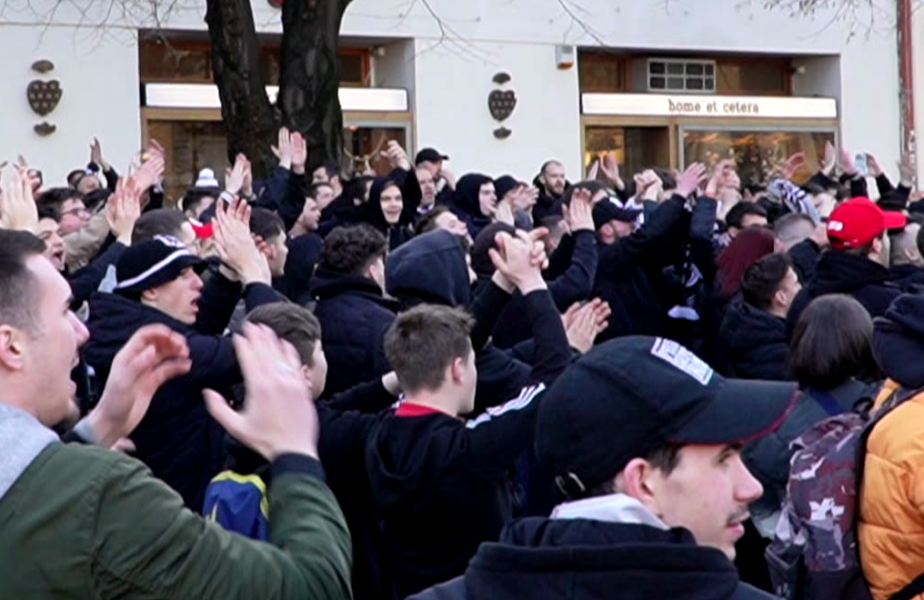 Fanii lui U Cluj au făcut spectacol pe străzile din oraș, înaintea derby-ului cu CFR!