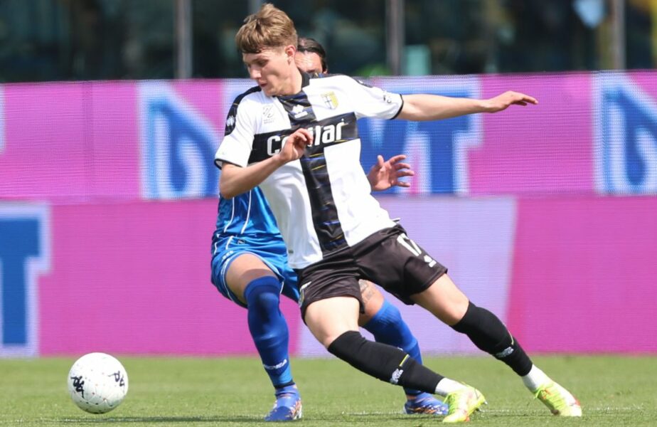 Adrian Benedyczak, gol spectaculos în Parma – Modena 1-1! Colegul lui Man şi Mihăilă a „rupt plasa” cu un voleu de efect!