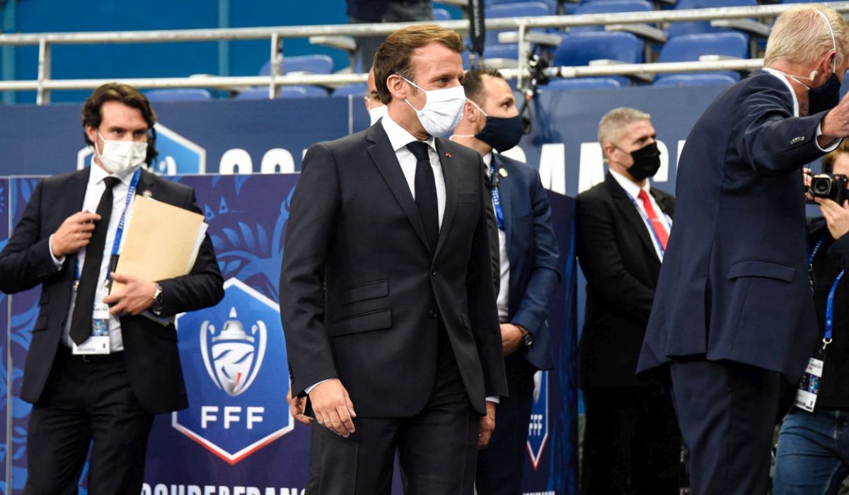 Ce îi pregătesc fanii francezi lui Emmanuel Macron la finala Cupei Franței