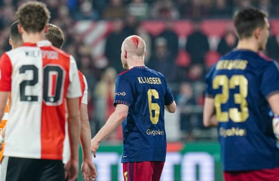 Ajax – Feyenoord, derby cu sânge în Cupa Olandei. Un obiect aruncat din tribune i-a spart capul lui Klaassen, jucătorii s-au luat la bătaie pe teren!