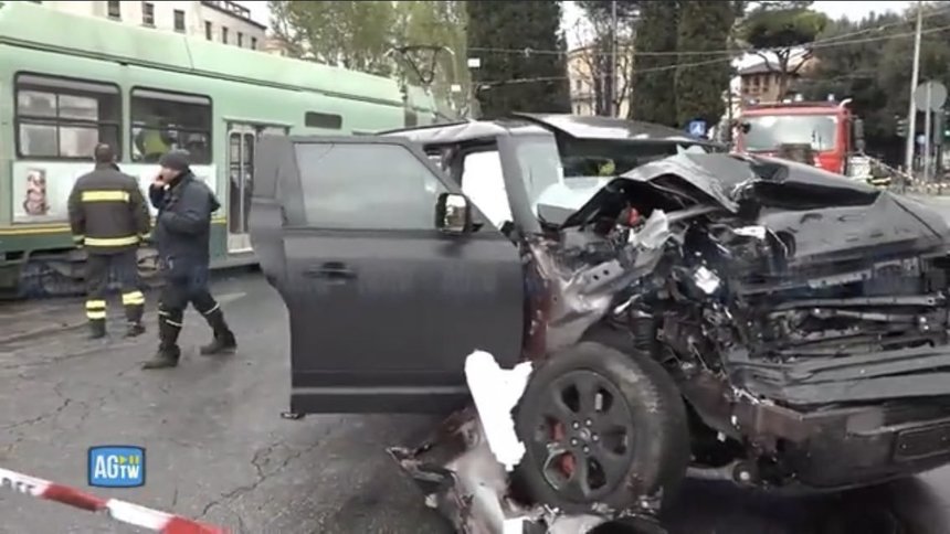 Ciro Immobile, implicat într-un accident rutier. Maşina atacantului de la Lazio a fost distrusă complet