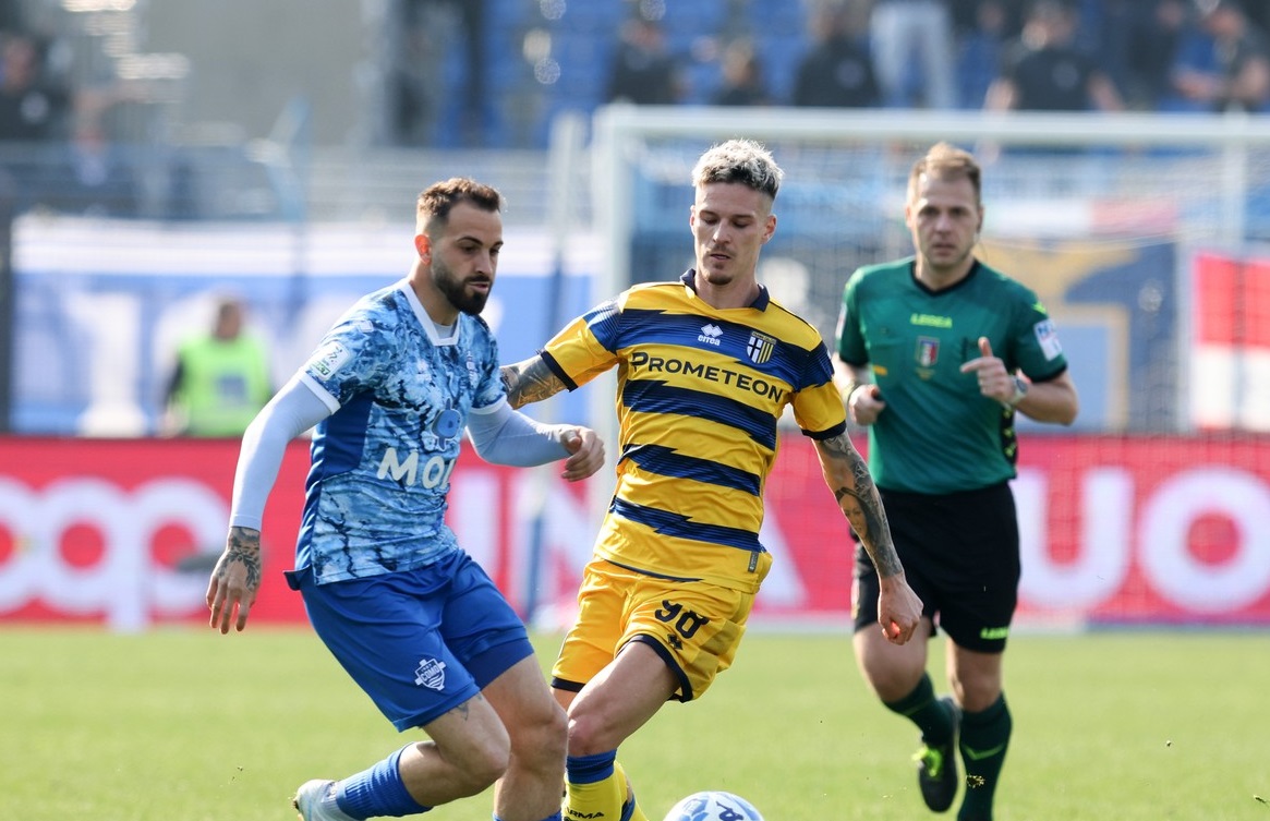 Dennis Man a reuşit un gol fabulos în Parma - Cagliari 2-1