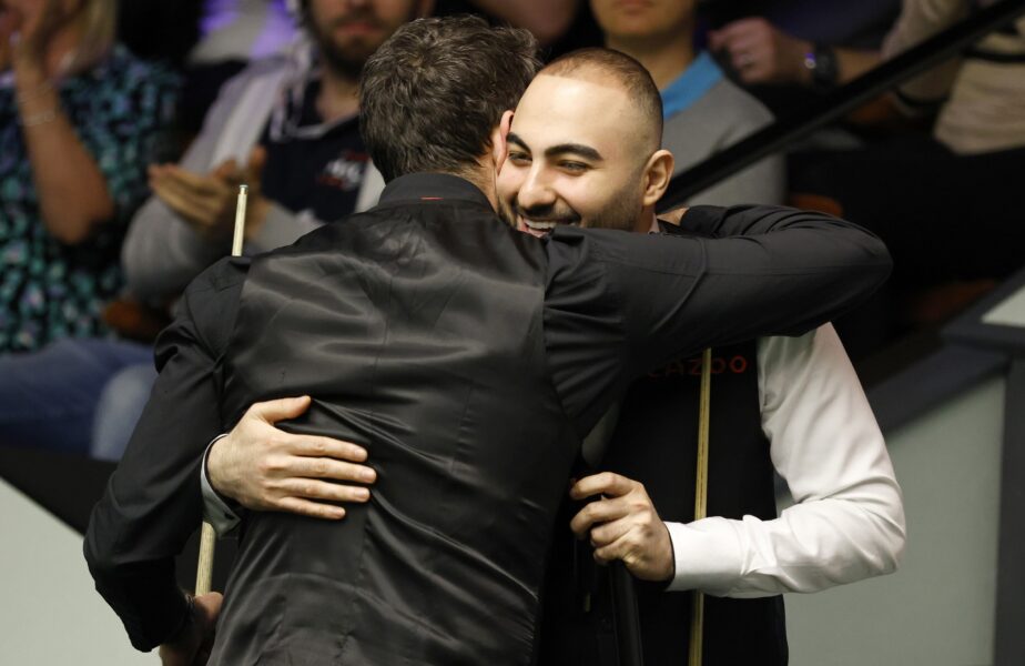 Ronnie O’Sullivan l-a îmbrățișat la finalul meciului pe Hossein Vafaei, cel care l-a atacat la Campionatul Mondial. Ce i-a spus englezul