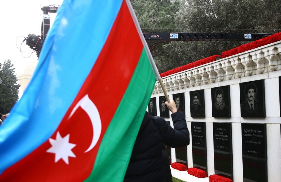 Azerbaidjan îşi retrage sportivii de la Campionatul European din Armenia, după ce steagul a fost incendiat. Competiția e exclusiv în AntenaPLAY