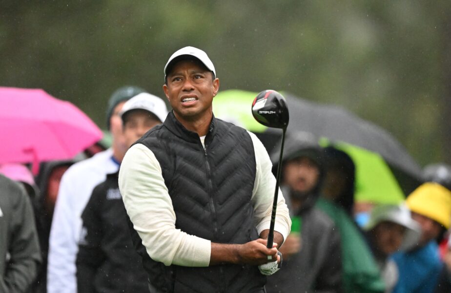 O minge de golf primită de la Tiger Woods, în 1997, a fost vândută la o licitație, cu 64.000 de dolari