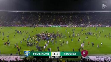 Fanii lui Frosinone au invadat terenul! Echipa românului Daniel Boloca a obţinut promovarea în Serie A!