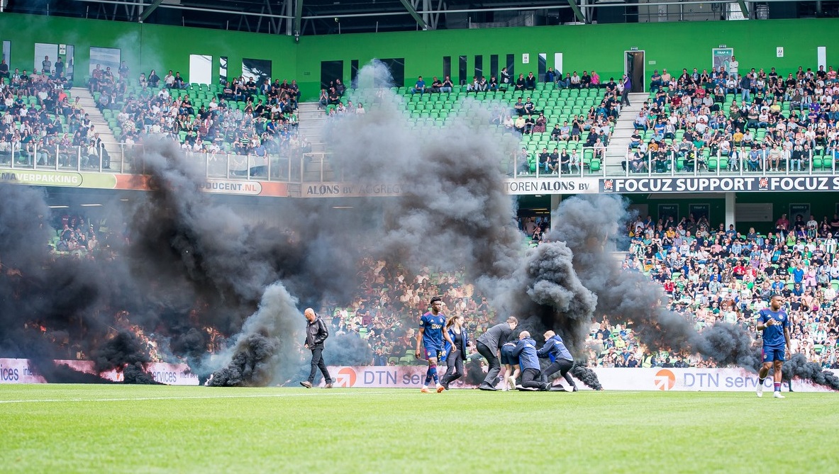 Scene uluitoare la meciul Groningen - Ajax