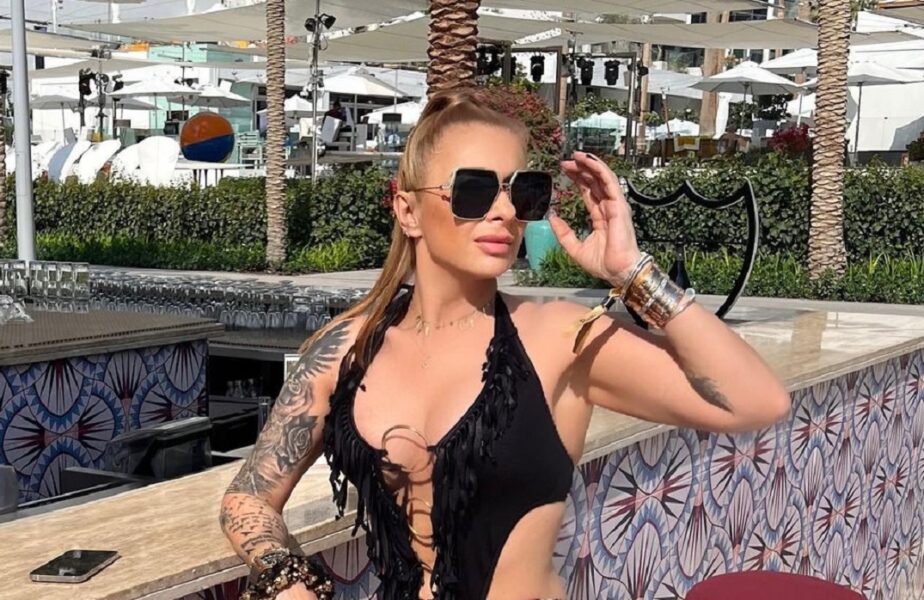 Anamaria Prodan, imaginea de mii de like-uri din vacanţa din Grecia! Sexy-impresara a renunţat la haine şi le-a arătat tuturor în ce formă se află la 50 de ani