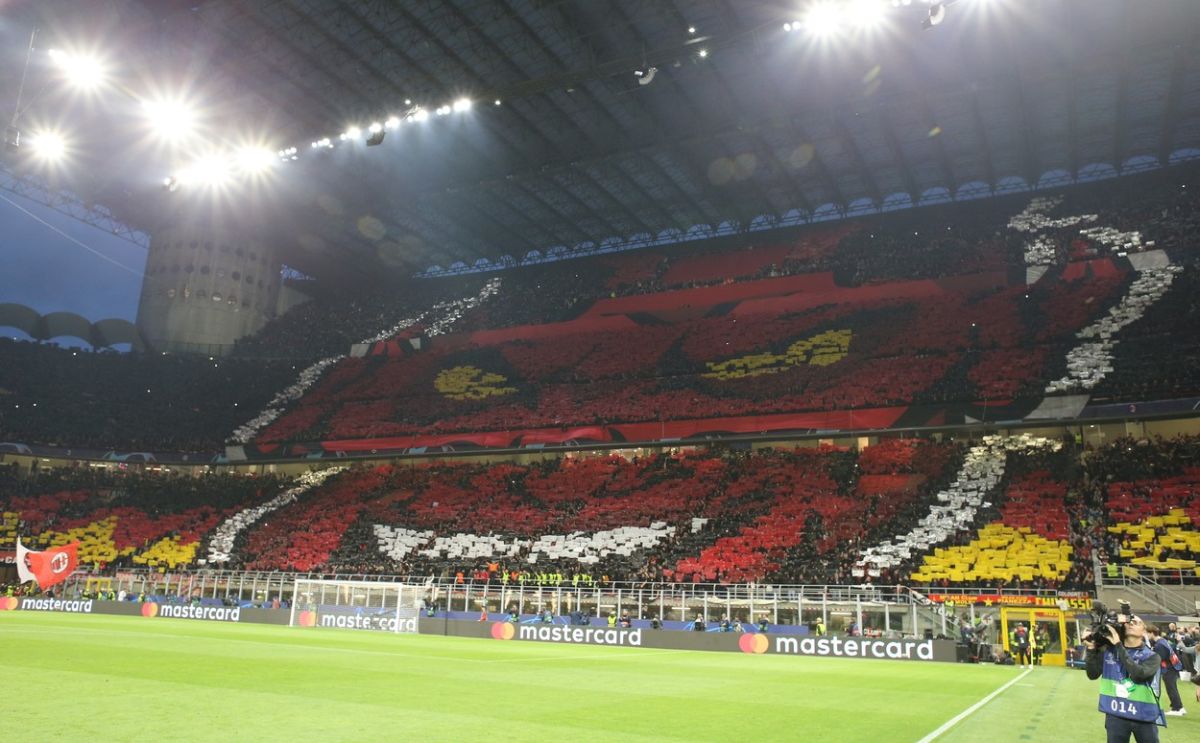Fanii Milanului, coregrafie înfricoşătoare la Milan - Inter!