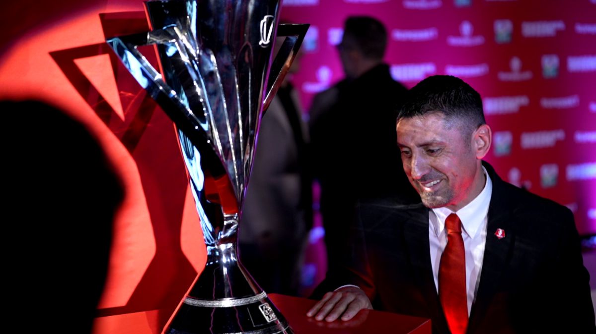 Ionel Dănciulescu şi trofeul Ligii 1