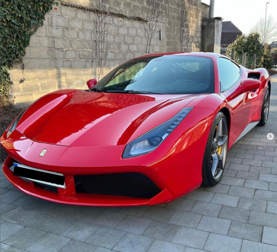 Luca Brecel le-a arătat tuturor bolidul Ferrari pe care l-a achiziţionat / Instagram Luca Brecel