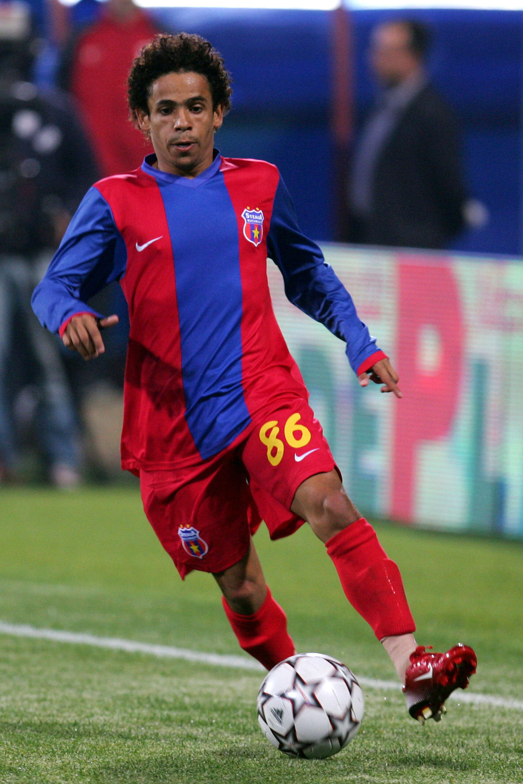 Mijlocasul echipei de fotbal Steaua Bucuresti, Xavier Elton.