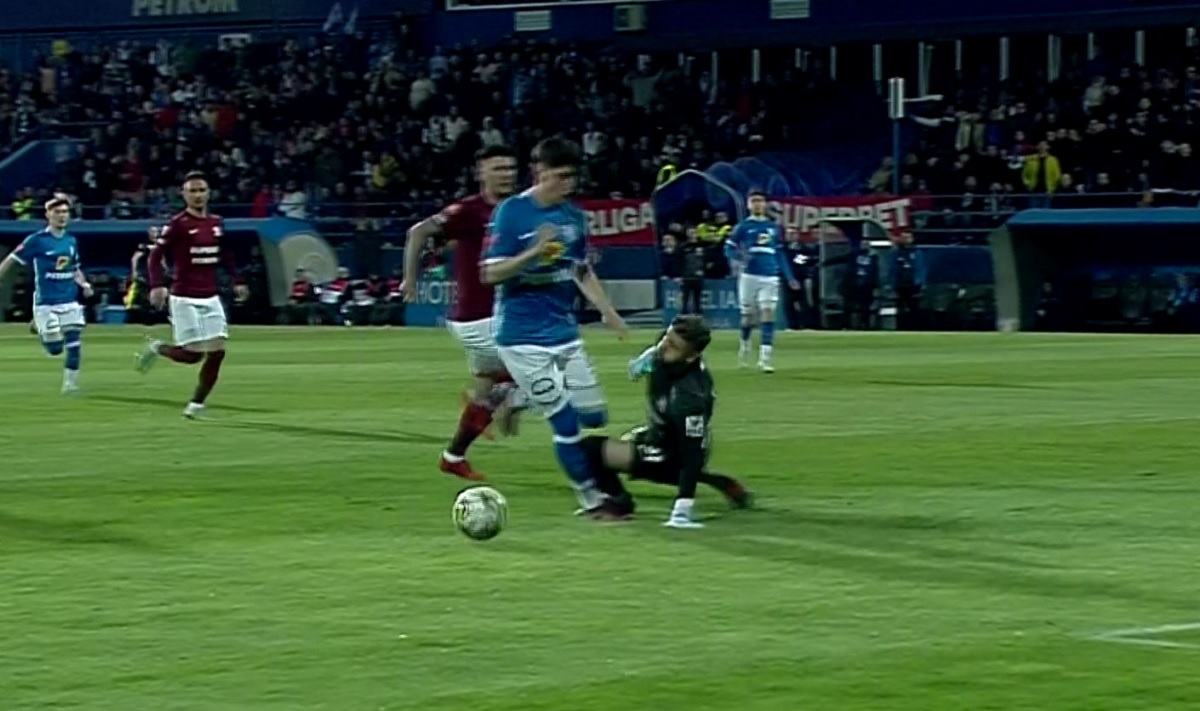 Penalty după numai 27 de secunde în Farul – Rapid. Fază controversată la Ovidiu. Adrian Mazilu a scos lovitura de la 11 metri!