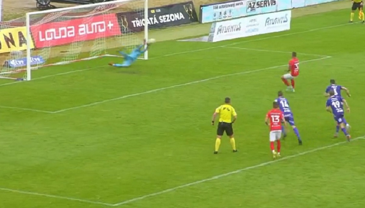 Florin Niţă a făcut un meci uriaş! A apărat două penalty-uri în decurs de şase minute