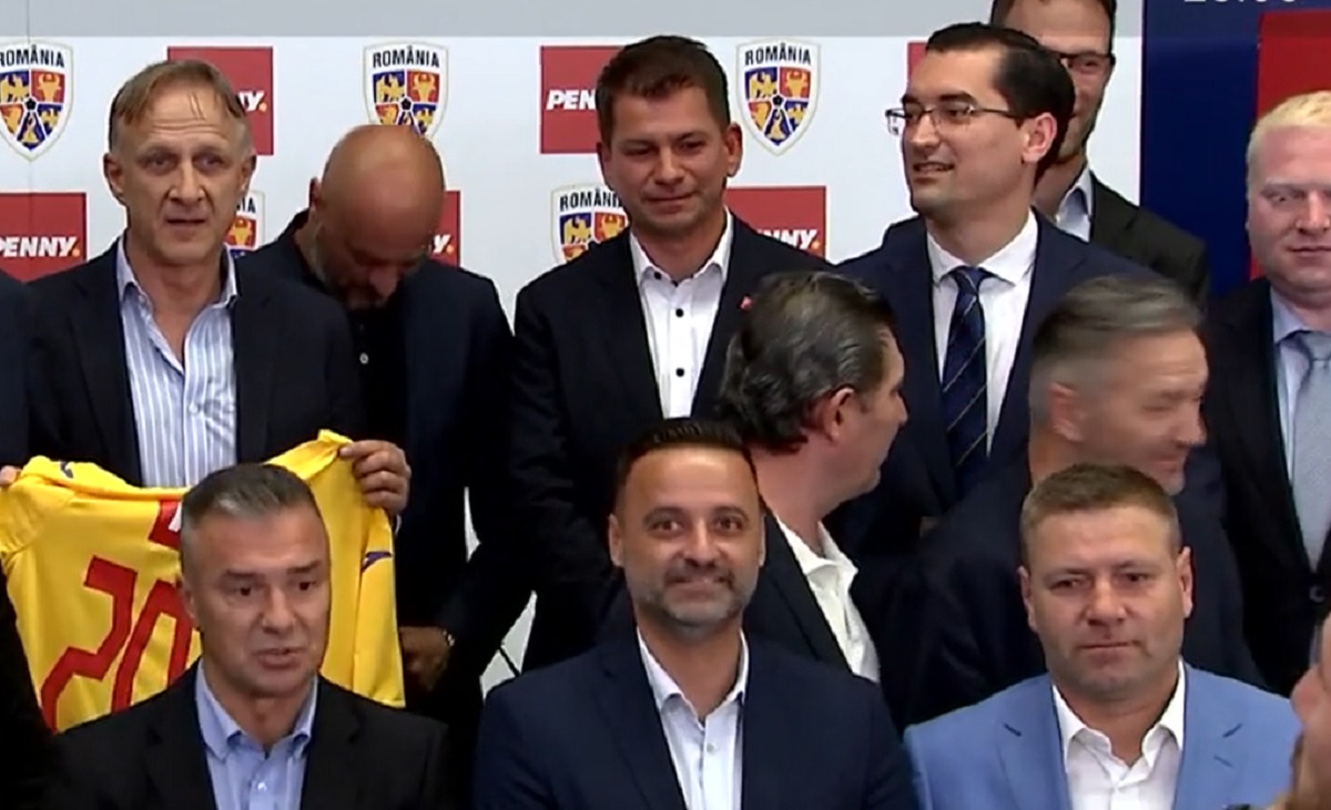 Răzvan Burleanu a sunat adunarea pentru toţi selecţionerii României la Casa Fotbalului