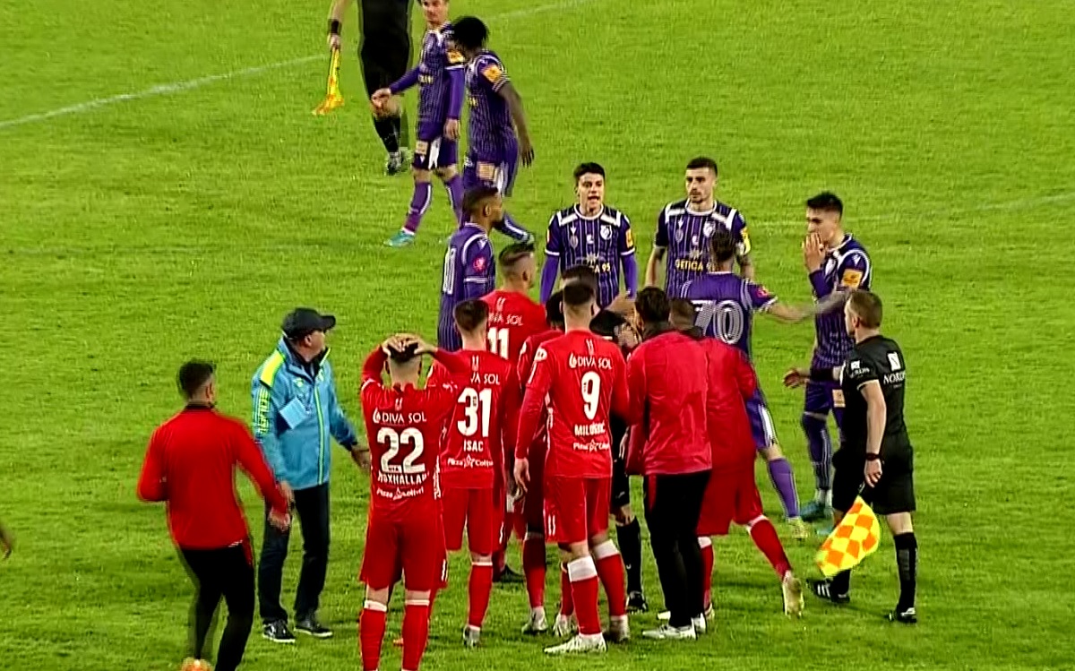 Verdictul specialistului, după ce FC Argeş a primit 3 penalty-uri cu UTA, iar Mircea Rednic a cedat nervos şi a vrut să scoată echipa de pe teren