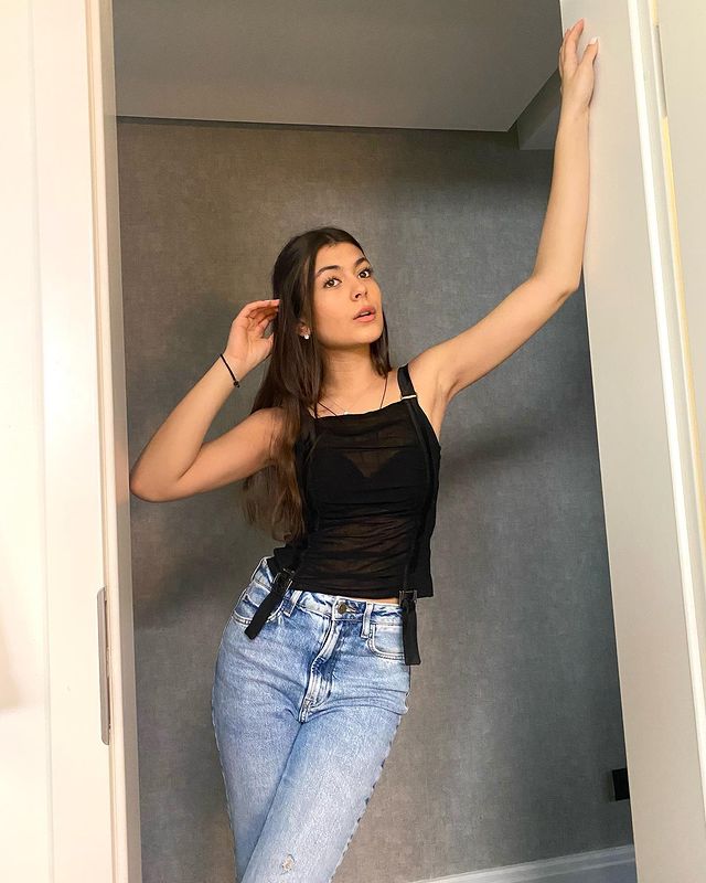 Instagram Mayra Dumitrescu