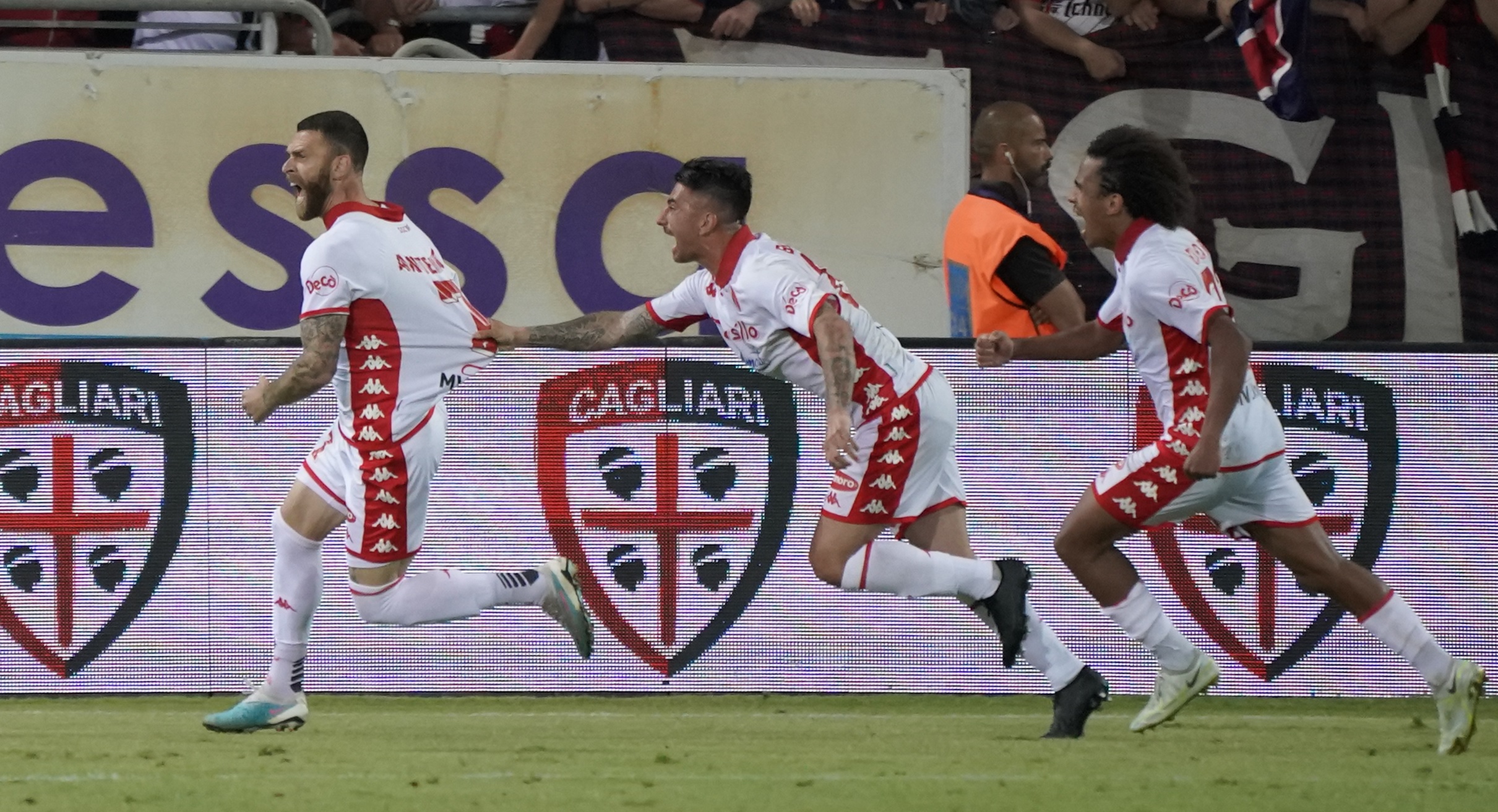 Michele Mignani l-a trimis pe teren pe Antenucci în minutul 90+5 pentru a executa penalty-ul de 1-1, în Cagliari – Bari