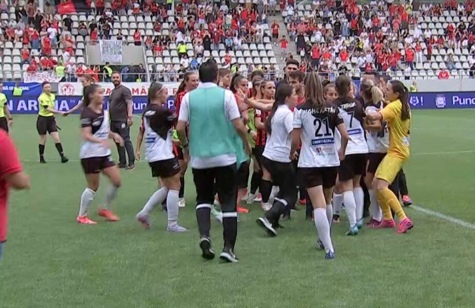 Scandal la finala Cupei României la fotbal feminin! Jucătoarele s-au luat la bătaie: „Am fost ameninţată de domnul de la pază”