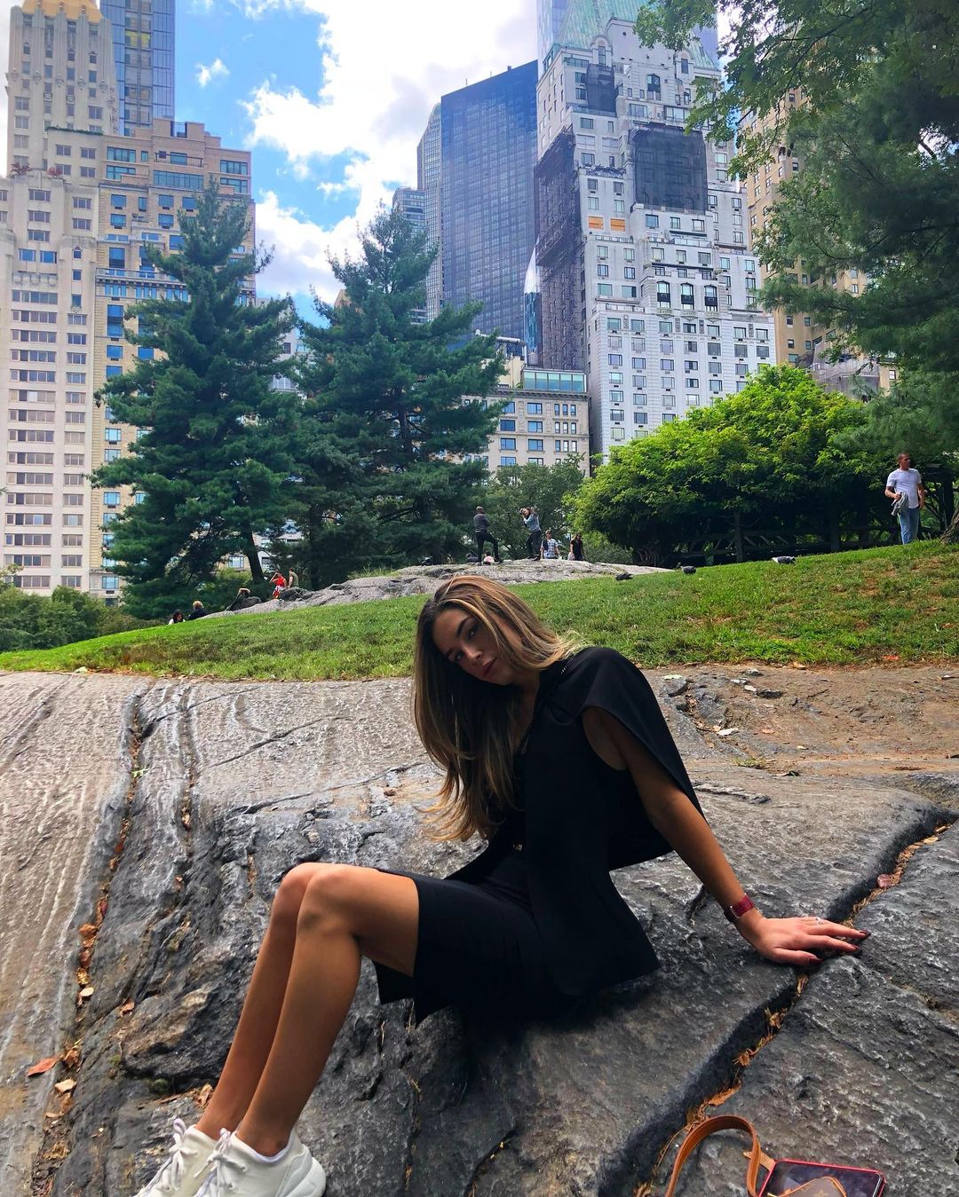 Detaliul Observat La O Fotografie A Unicei Fiice A Lui Ion iriac 