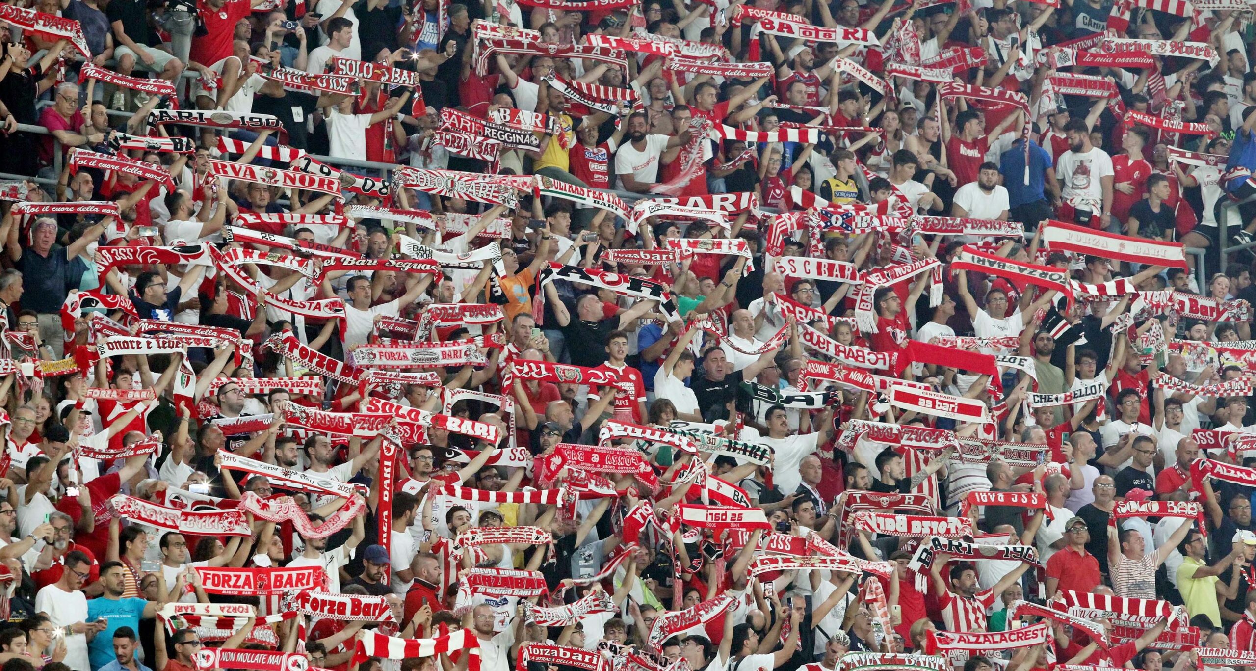 55.000 de bilete vândute în 4 ore pentru Bari – Cagliari! Finala pentru promovarea în Serie A e exclusiv în AntenaPLAY