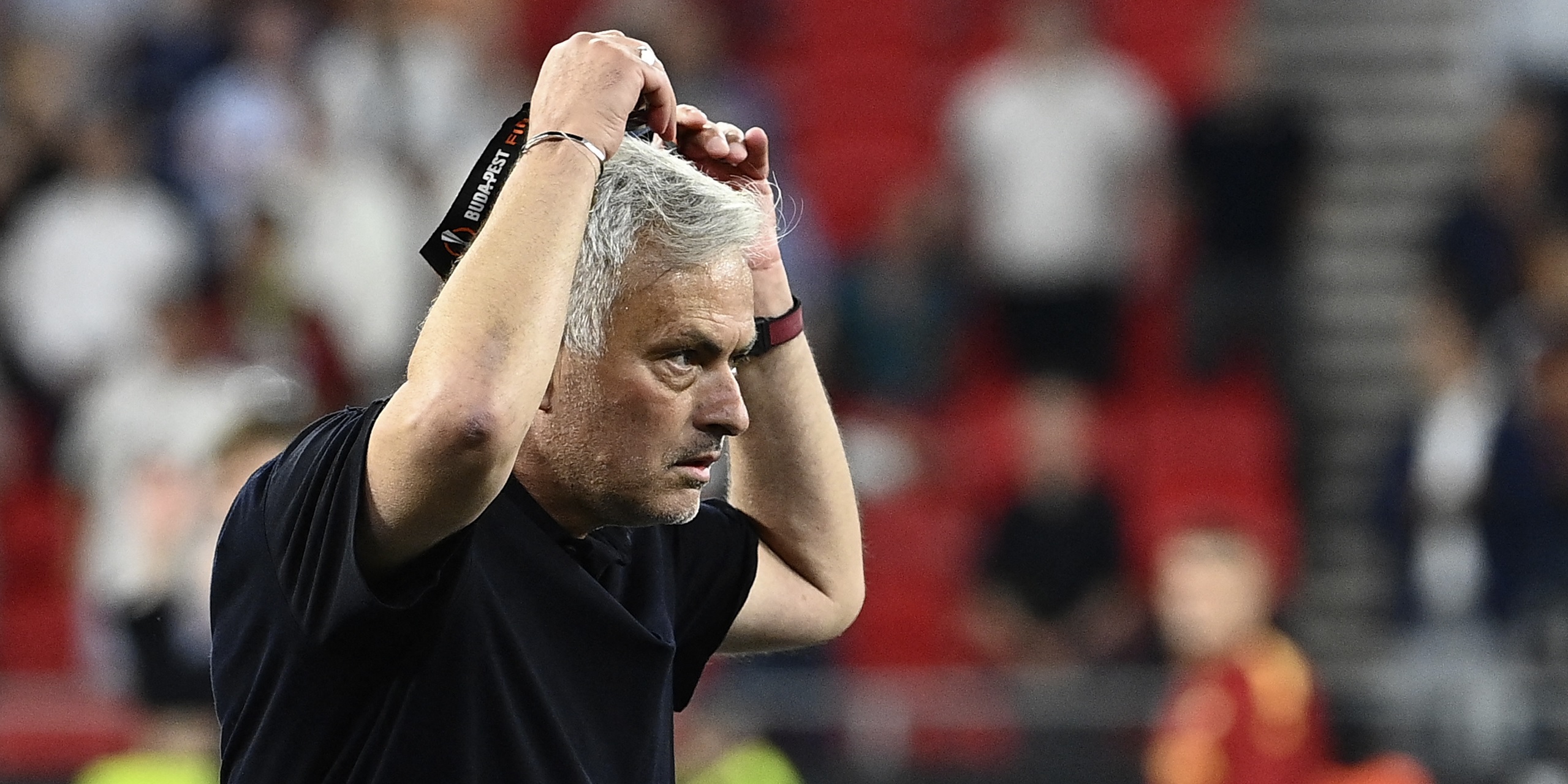 Ce a făcut Jose Mourinho cu medalia pentru locul 2 obținută după finala Europa League, Roma - Sevilla