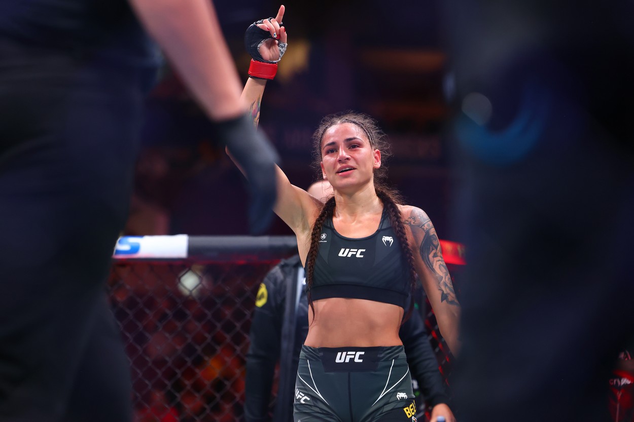 Victorie importantă pentru Diana Belbiță! Luptătoarea româncă a câștigat meciul din UFC