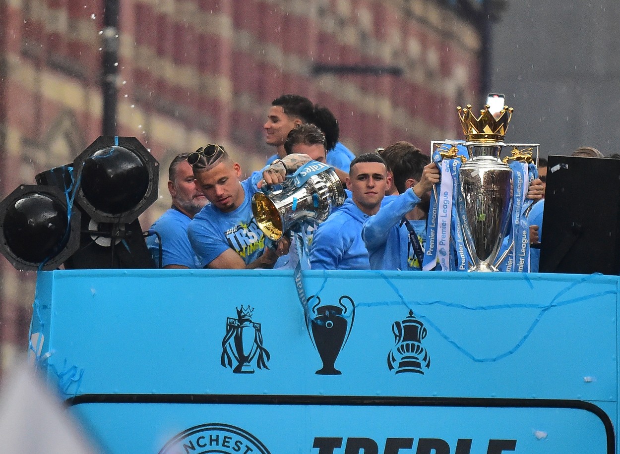 Manchester City Players Brave the rain as they parade through the city centre celebrating there treble win

Pictured:,Image: 782977051, License: Rights-managed, Restrictions: -ALLCOUNTRY, Model Release: no