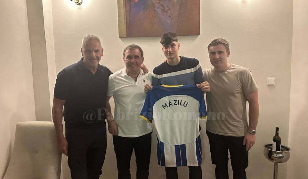 Adrian Mazilu a semnat cu Brighton! Atacantul de 17 ani s-a pozat cu tricoul formaţiei din Premier League