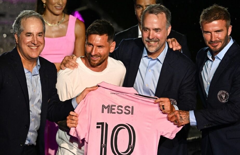 Lionel Messi a fost prezentat de Inter Miami! Ploaia le-a dat bătăi de cap organizatorilor. Beckham, la un pas să se accidenteze