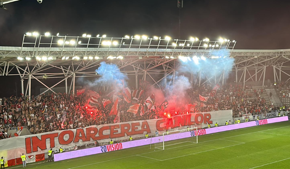 Atmosferă de senzație făcută de fanii lui Dinamo la revenirea în Liga 1