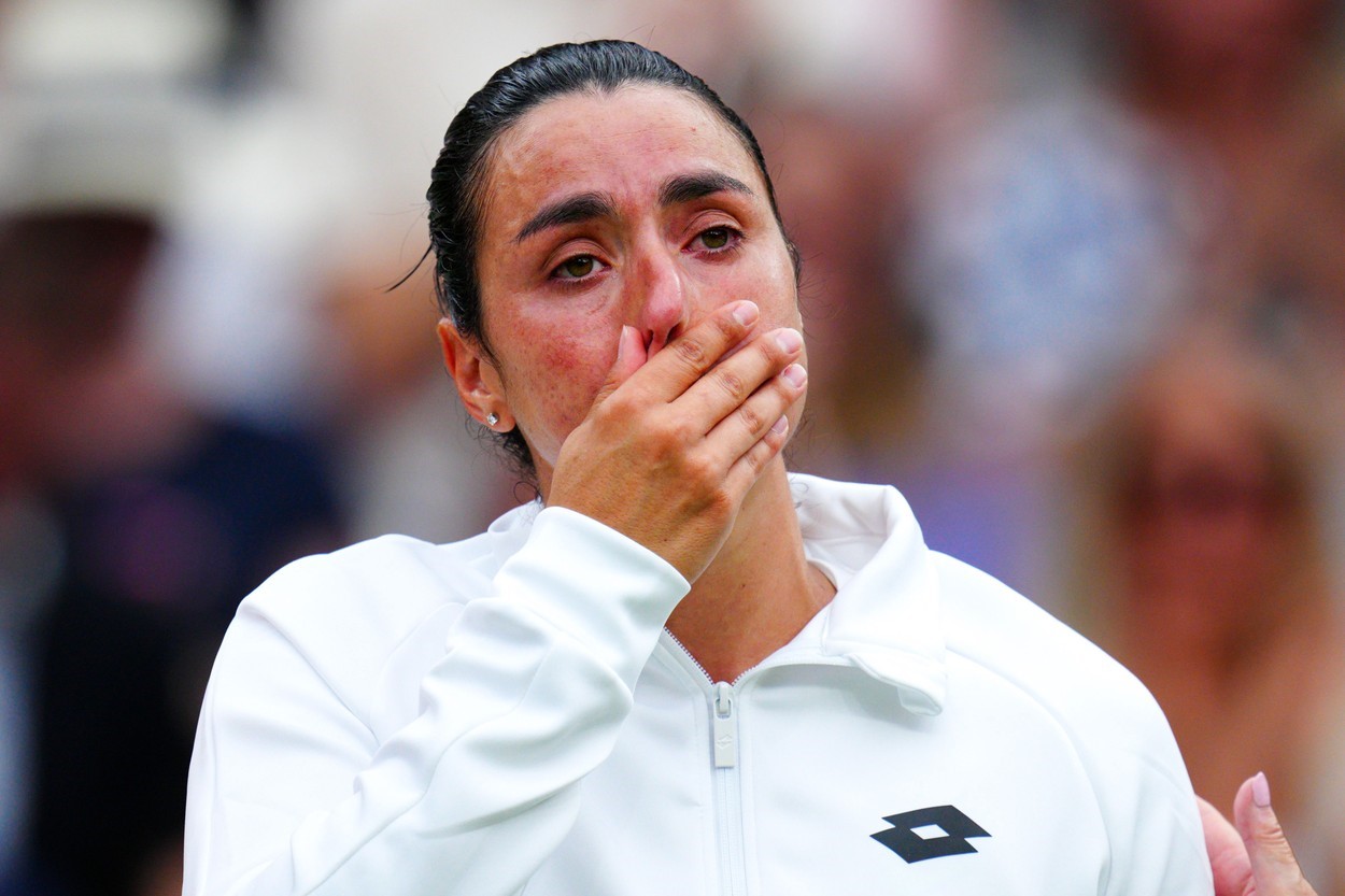 Ons Jabeur, în lacrimi după finala de la Wimbledon 2023 cu Marketa Vondrousova 