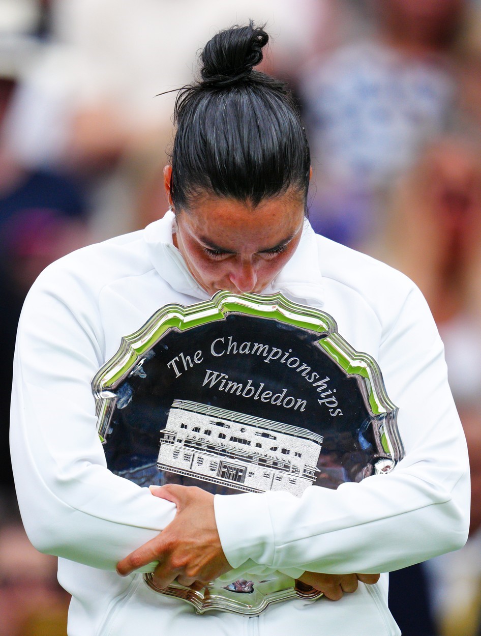 Ons Jabeur, în lacrimi după finala de la Wimbledon 2023 cu Marketa Vondrousova