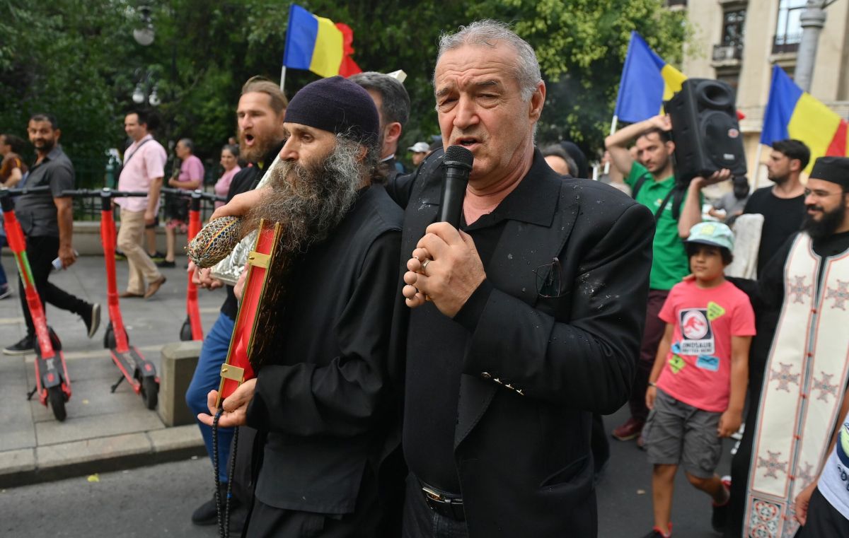 Gigi Becali, derapaj homofob! A ieşit pe Calea Victoriei după marşul LGBT