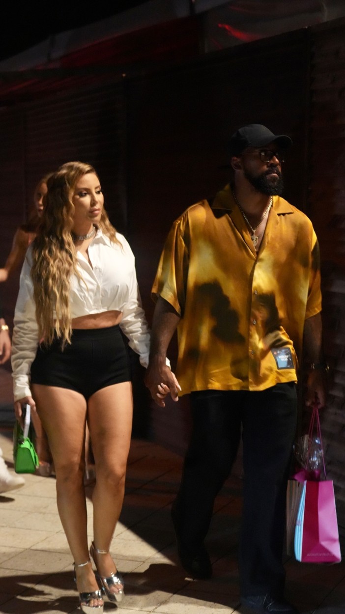 Miami, CA  - *EXCLUSIVE*  - Larsa Pippen and Michael Jordan’s son Marcus Jordan show there romance is still alive as they kiss and hold hands as they attend swim week in Miami.

BACKGRID USA 8 JUNE 2023,Image: 782376484, License: Rights-managed, Restrictions: , Model Release: no, Pictured: Larsa Pippen, Marcus Jordan