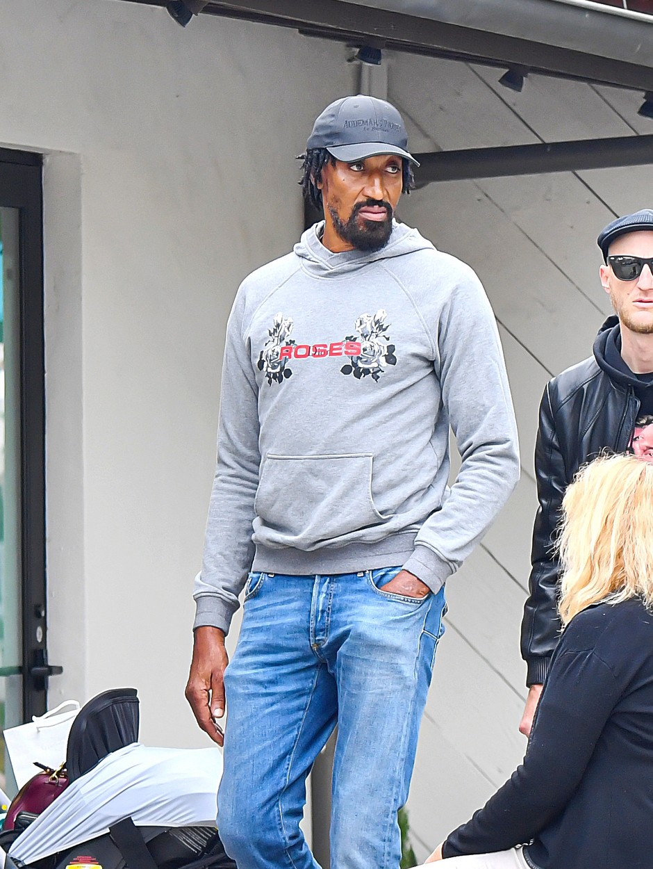 Scottie Pippen Was Spotted Out In Malibu, CA. The BasketBall Legend Was Seen Taking A Stroll Through Downtown Malibu & Doing Some Window Shopping.
11 Jun 2023,Image: 783005854, License: Rights-managed, Restrictions: World Rights, Model Release: no, Pictured: Scottie Pippen