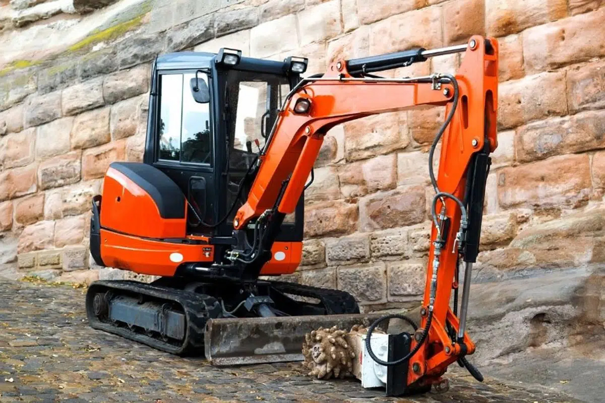 (P) Avantajele aduse de un miniexcavator într-o firmă de construcții!