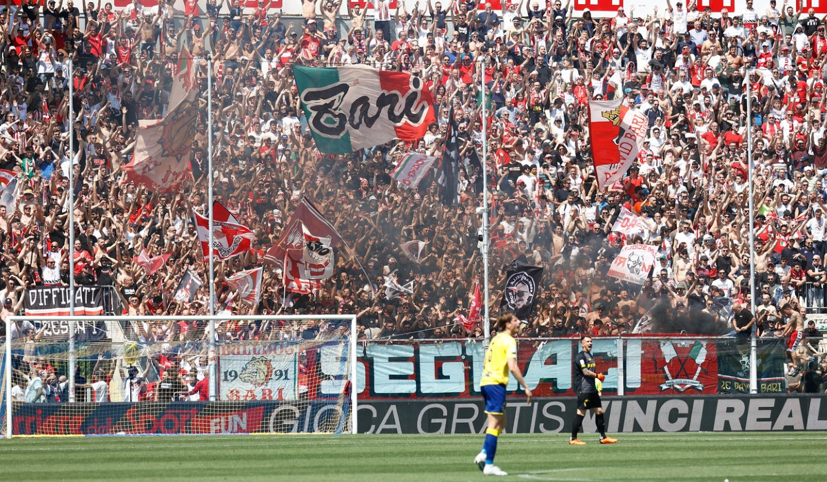 Fanii lui Bari s-au grăbit să cumpere abonamente pentru noul sezon de Serie B. Ce se întâmplă cu transferul lui Malcom Edjouma
