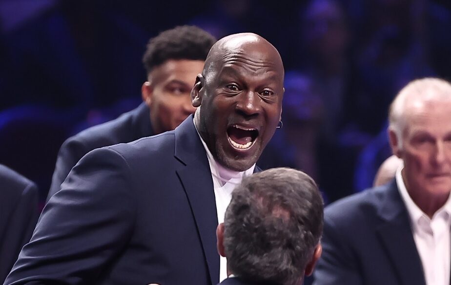 Michael Jordan a vândut Charlotte Hornets! Tranzacţie de 3 miliarde de dolari