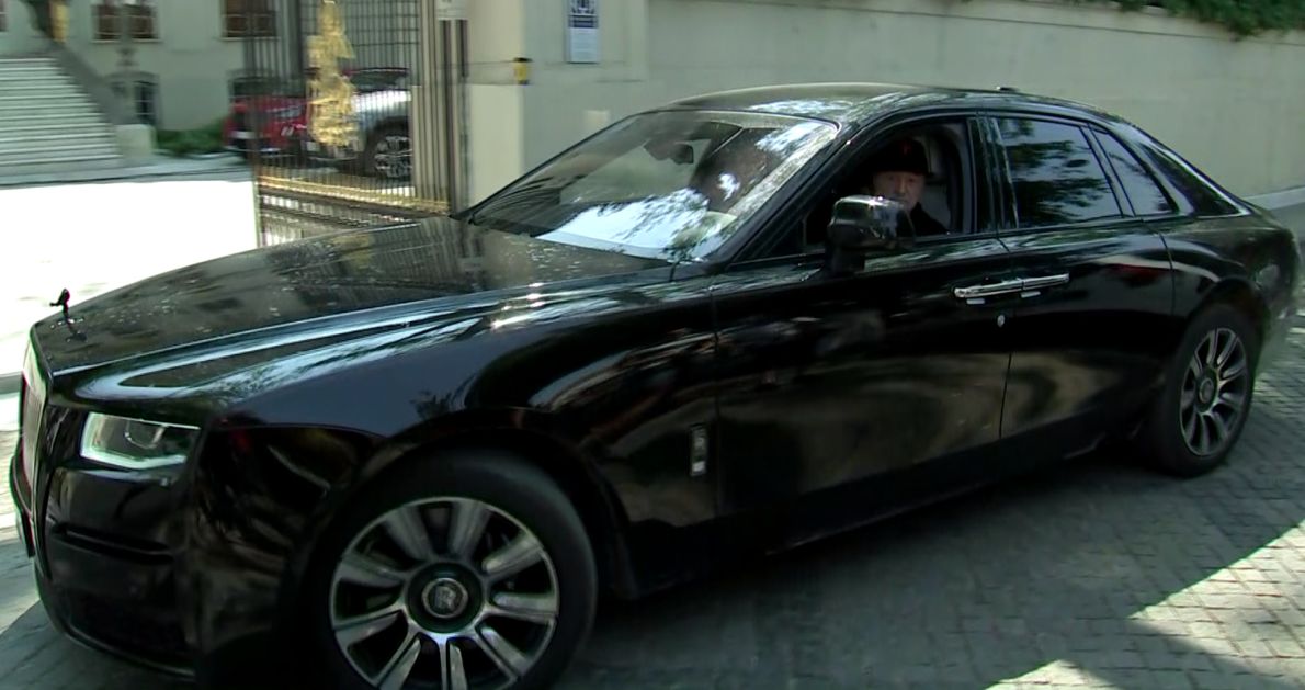 Gigi Becali şi-a luat o maşină de 500.000 de euro! Milionarul a venit cu super-bolidul la întâlnirea cu jurnaliştii