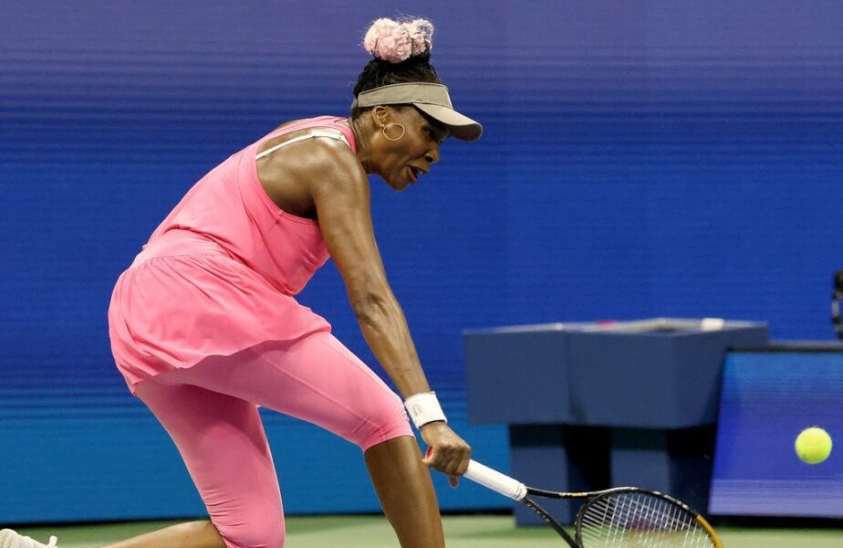 Venus Williams, umilită la meciul 100 la US Open! A câştigat doar două game-uri şi a fost eliminată în primul tur
