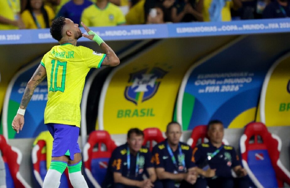 Neymar a reacționat după ce a devenit cel mai bun marcator din istoria Braziliei: „Nu vreau să spun că sunt mai bun decât Pele”