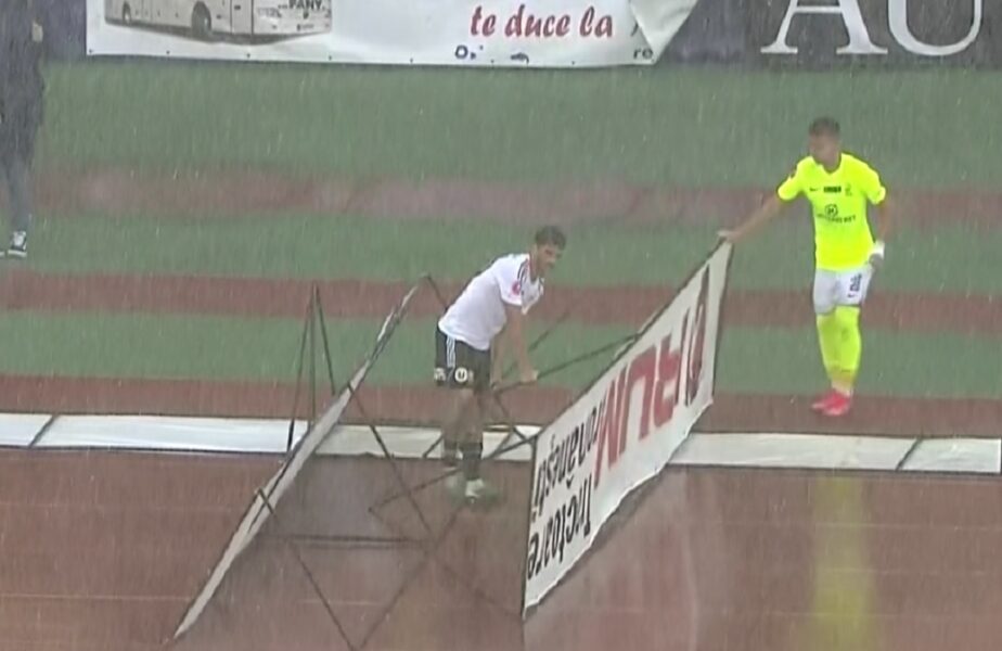 Meciul dintre U Cluj şi Poli Iaşi, întrerupt în minutul 54 de o furtună puternică! Terenul de pe Cluj Arena a fost inundat