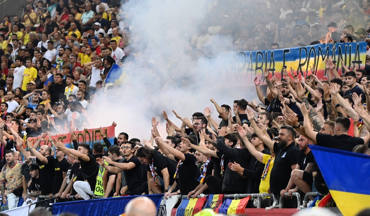 Fanii sârbi continuă să afişeze mesaje de susţinere pentru suporterii "tricolori"