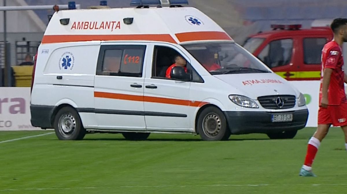 Momente de panică la FC Botoşani – UTA! Unui suporter i s-a făcut rău şi Ambulanţa a intrat pe teren